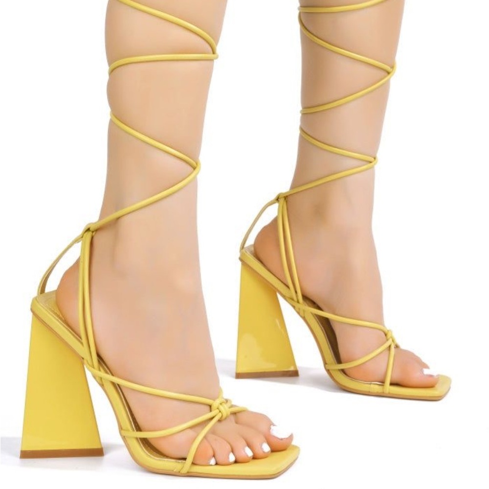 •CAPE ROBBIN• “Tempo” Yellow Platform Block Heel Sandals // NIB